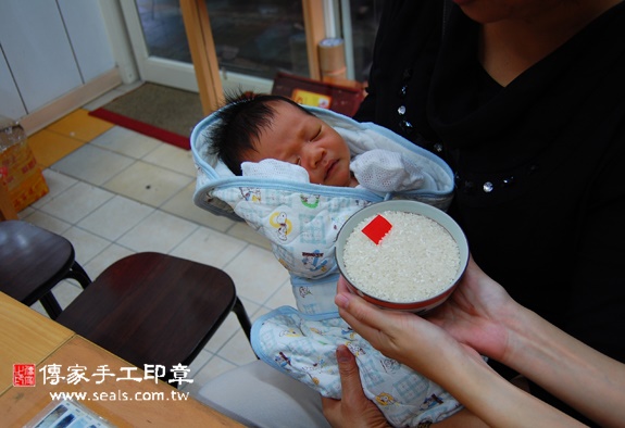 李寶寶(新北永和區嬰兒寶寶滿月剃頭理髮、免費嬰兒剃胎毛儀式吉祥話)。中國風會場，爸媽寶貝免費穿「日中韓」古裝禮服。專業拍照、DVD光碟、證書。★購買「臍帶章、肚臍章、胎毛筆刷印章」贈送：剃頭、收涎、抓周，三選一。 2015.10.31 照片6